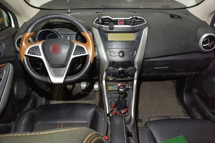 Used BYD Yuan 2016 1.5L Manual Comfort Model Center Console