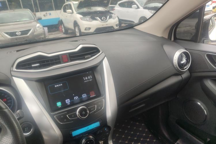 Used BYD Yuan 2016 1.5L Automatic Luxury Version Center Console