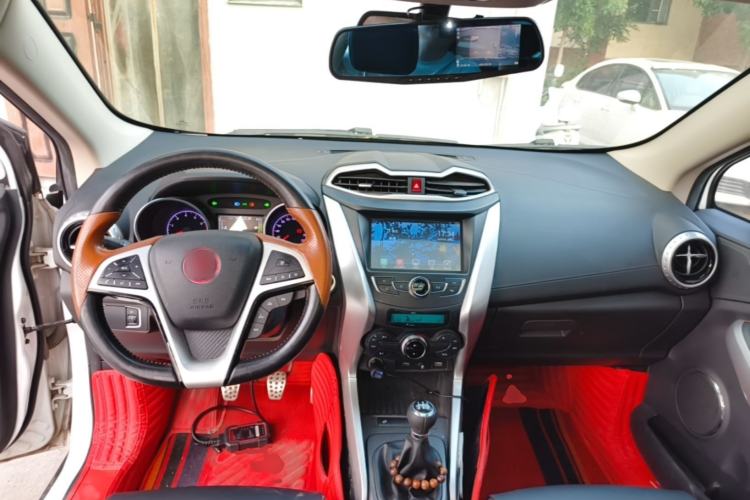 Used BYD Yuan 2016 1.5L Manual Luxury Version Center Console