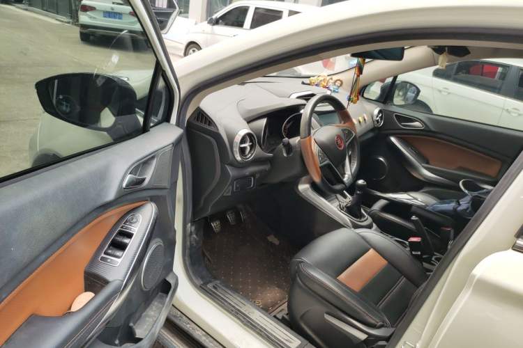 Used BYD Yuan 2016 1.5L Manual Luxury Version Driver Seat