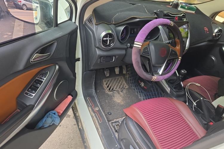 Used BYD Yuan 2016 1.5L Manual Luxury Model Driver Seat
