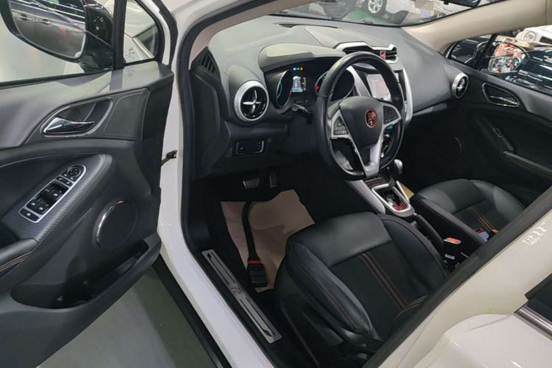 Used BYD Yuan 2016 1.5L Automatic Luxury Version Driver Seat