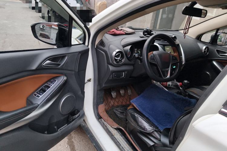 Used BYD Yuan 2016 1.5L Manual Luxury Model Driver Seat