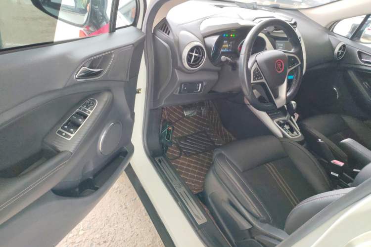 Used BYD Yuan 2016 1.5L Automatic Luxury Version Driver Seat