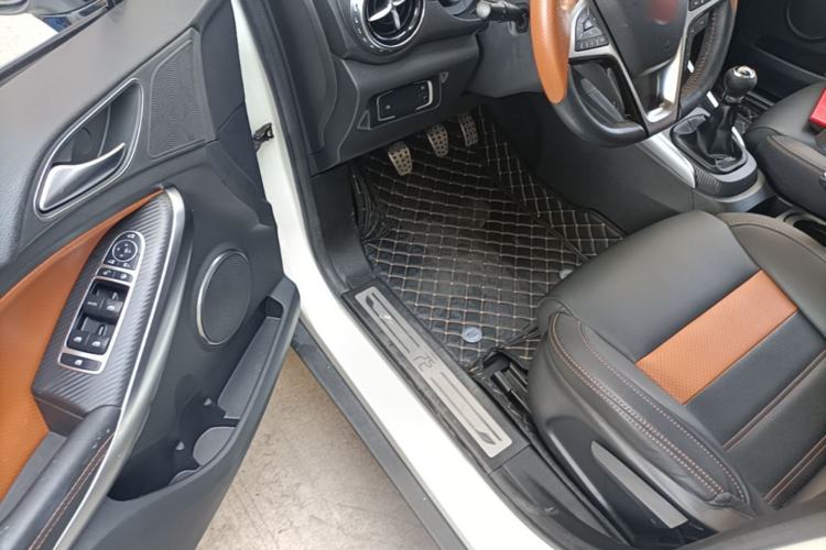 Used BYD Yuan 2016 1.5L Manual Luxury Version Driver Seat