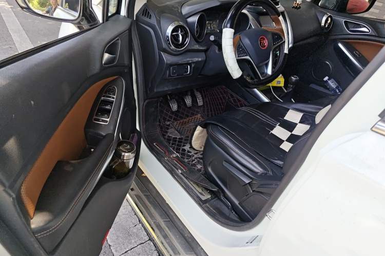 Used BYD Yuan 2016 1.5L Manual Luxury Version Driver Seat