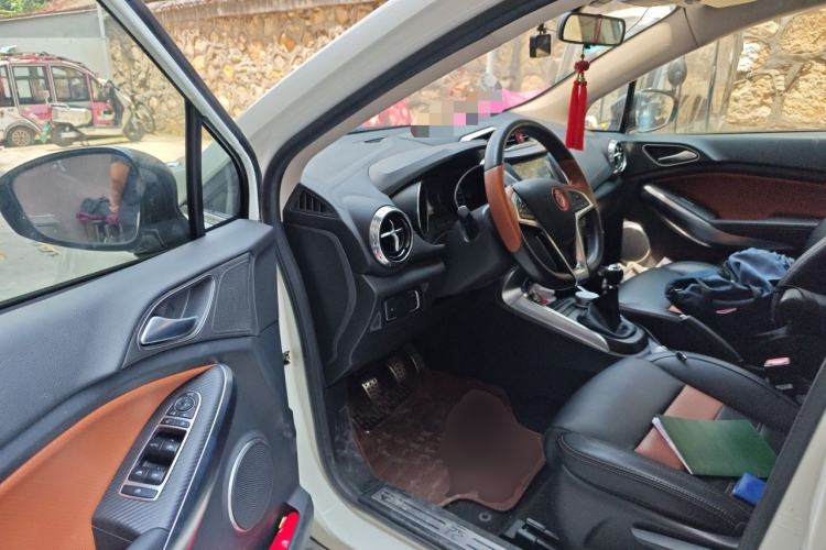 Used BYD Yuan 2016 1.5L Manual Luxury Version Driver Seat