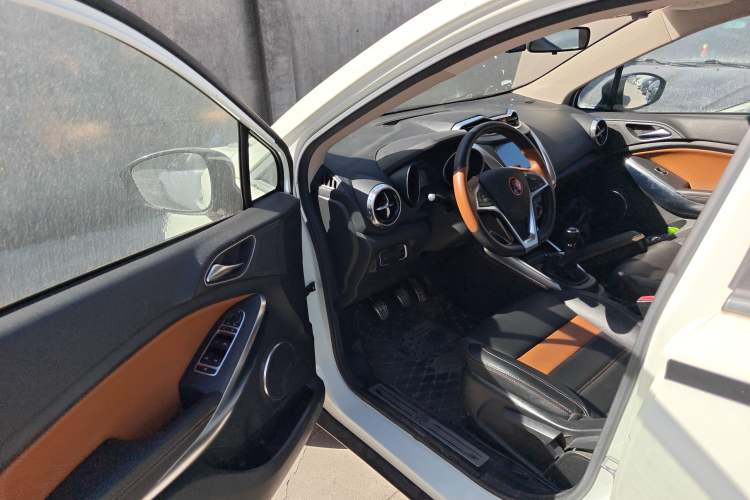 Used BYD Yuan 2016 1.5L Manual Luxury Version Driver Seat