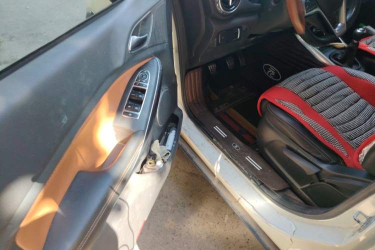 Used BYD Yuan 2016 1.5L Manual Luxury Model Driver Seat