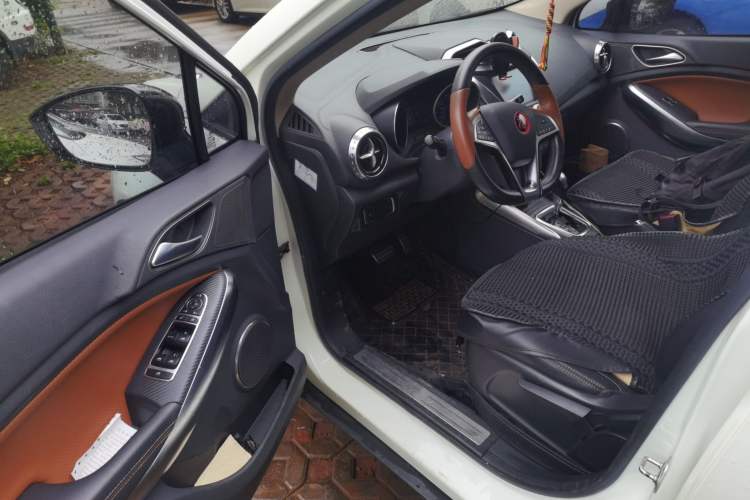Used BYD Yuan 2016 1.5TID Automatic Luxury Version Driver Seat