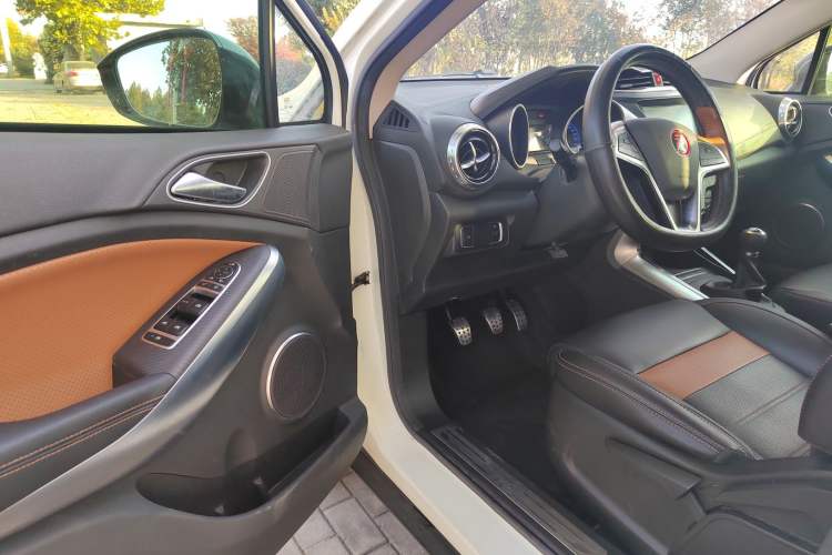 Used BYD Yuan 2016 1.5L Manual Luxury Version Driver Seat