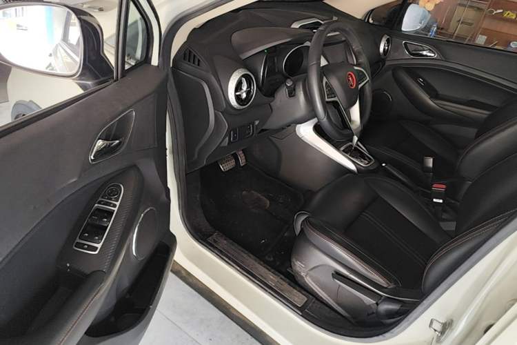 Used BYD Yuan 2016 1.5L Automatic Luxury Version Driver Seat
