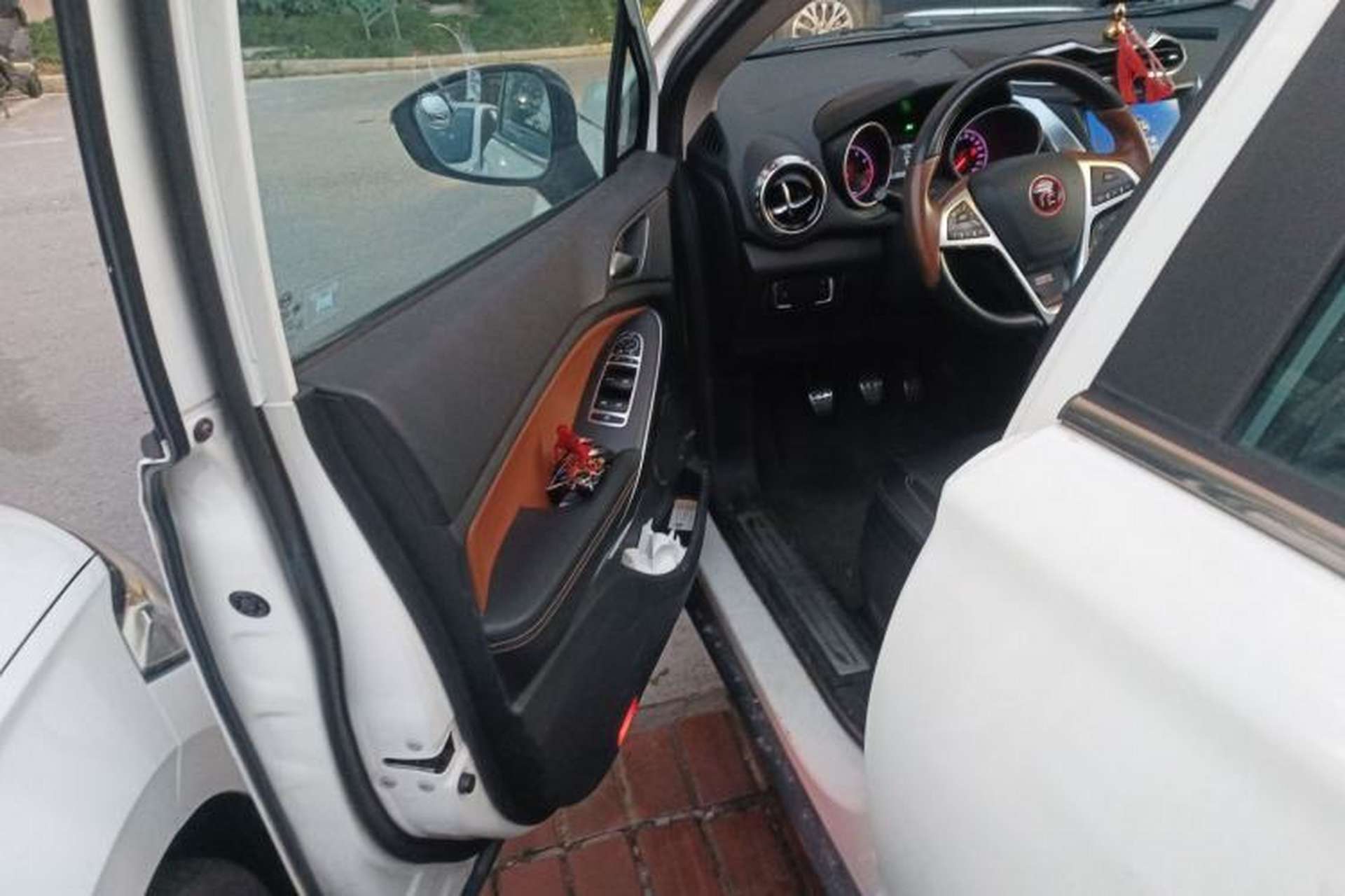 Used BYD Yuan 2016 1.5L Manual Luxury Version Driver Seat