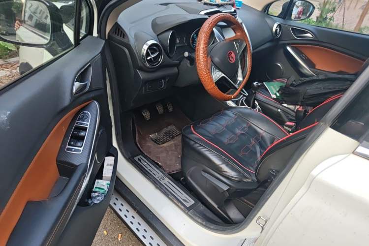Used BYD Yuan 2016 1.5L Manual Luxury Model Driver Seat