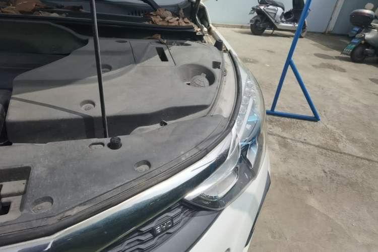 Used BYD Yuan 2016 1.5L Manual Luxury Version Engine Bay Left