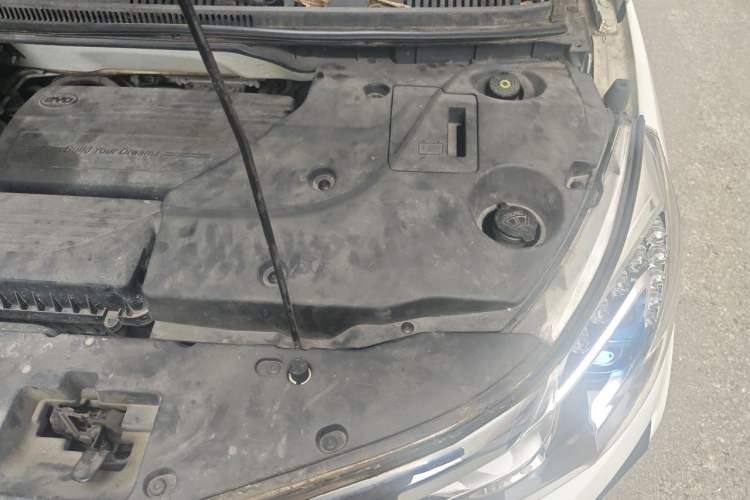 Used BYD Yuan 2016 1.5L Manual Luxury Version Engine Bay Left