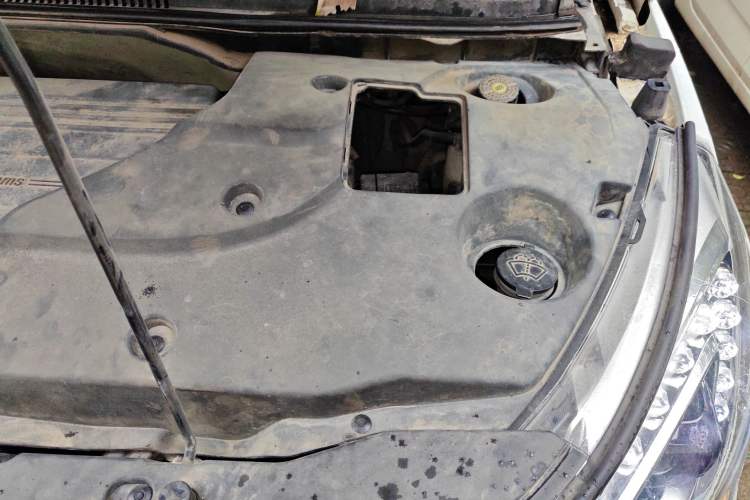 Used BYD Yuan 2016 1.5L Manual Luxury Version Engine Bay Left