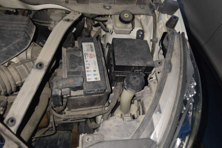 Used BYD Yuan 2016 1.5L Manual Luxury Version Engine Bay Left