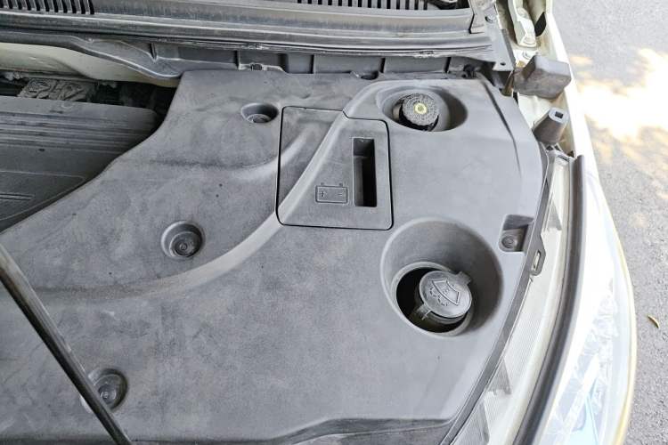 Used BYD Yuan 2016 1.5L Manual Luxury Version Engine Bay Left