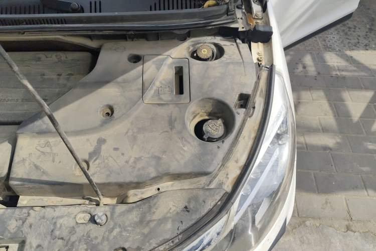 Used BYD Yuan 2016 1.5L Manual Luxury Version Engine Bay Left
