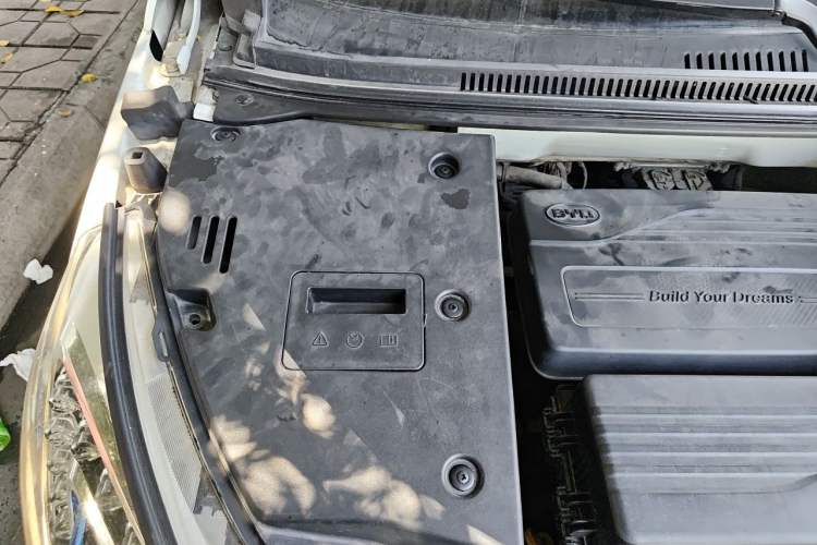 Used BYD Yuan 2016 1.5L Manual Luxury Version Engine Bay Right