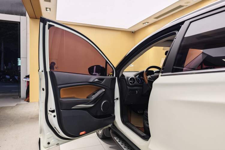 Used BYD Yuan 2016 1.5TID Automatic Flagship Model Exterior 11