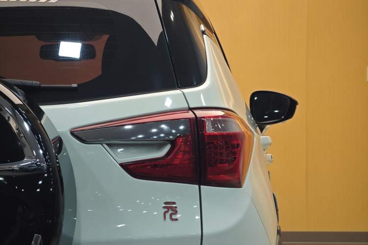 Used BYD Yuan 2016 1.5TID Automatic Flagship Model Exterior 2