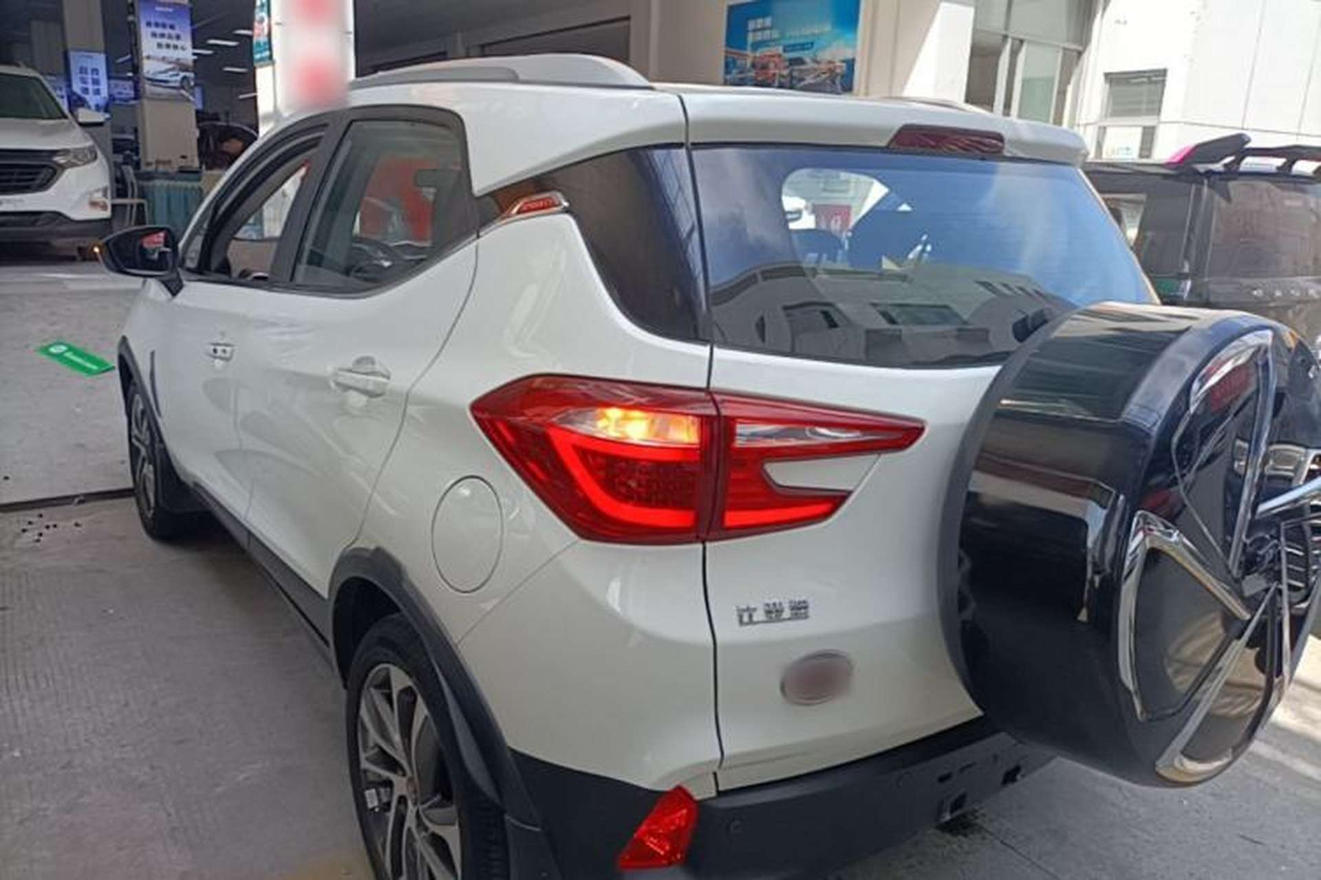 Used BYD Yuan 2016 1.5L Manual Luxury Version Exterior 2