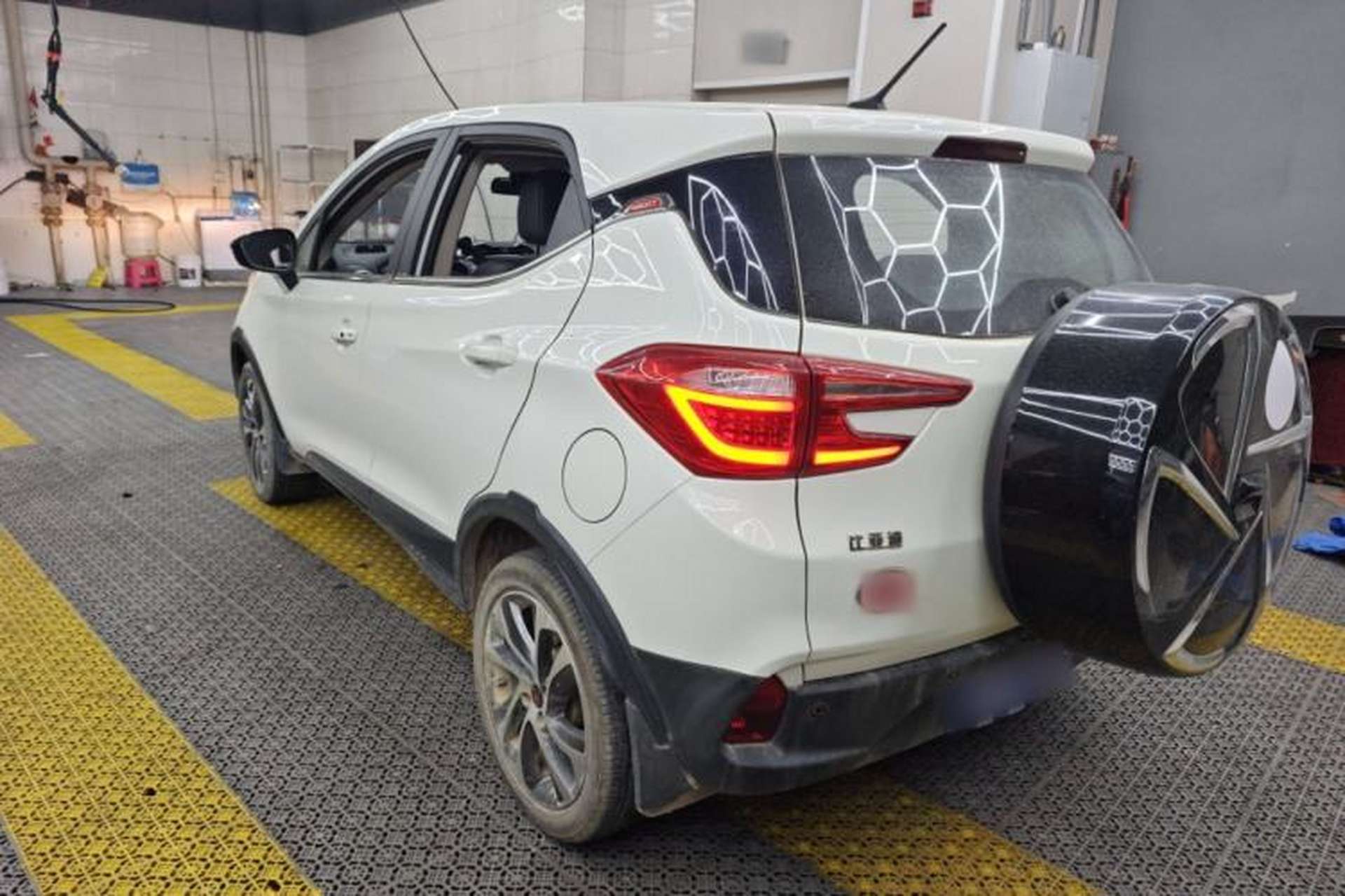Used BYD Yuan 2016 1.5L Automatic Luxury Version Exterior 2