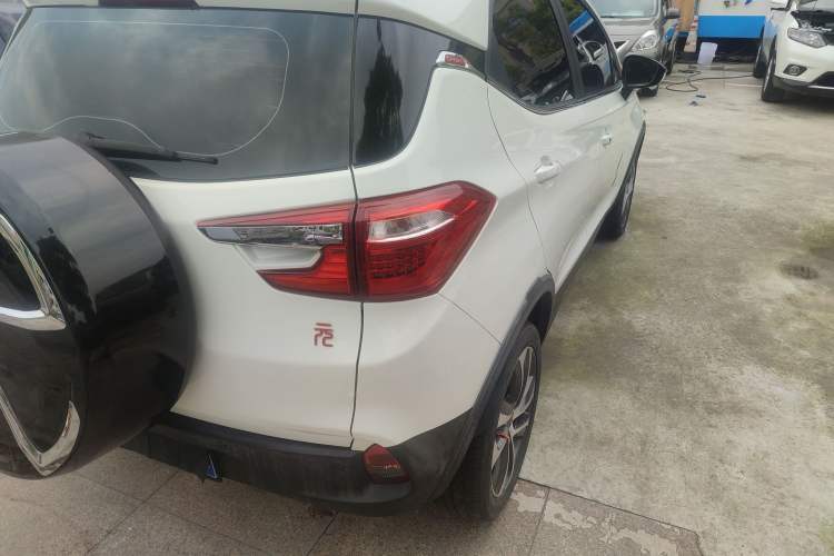 Used BYD Yuan 2016 1.5L Automatic Luxury Version Exterior 3