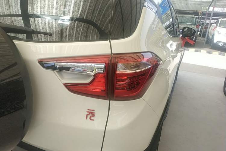 Used BYD Yuan 2016 1.5L Automatic Luxury Version Exterior 3