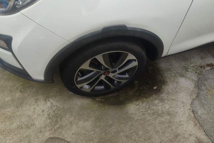 Used BYD Yuan 2016 1.5L Automatic Luxury Version Exterior 4