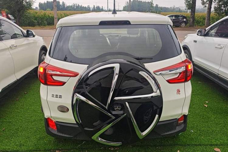 Used BYD Yuan 2016 1.5L Manual Comfort Model Exterior 4