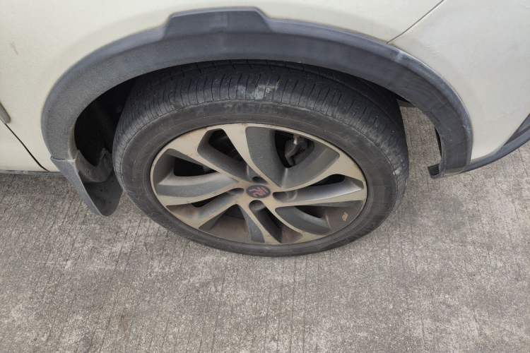 Used BYD Yuan 2016 1.5L Manual Luxury Model Exterior 7