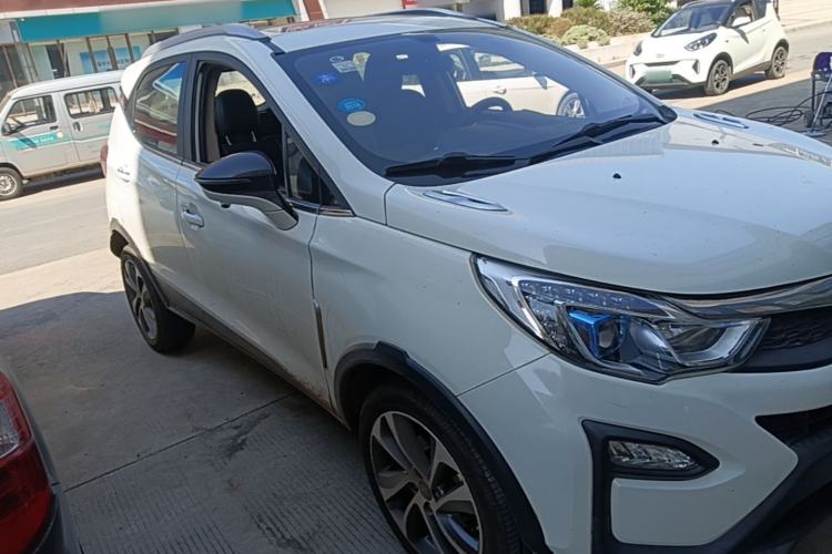 Used BYD Yuan 2016 1.5L Manual Luxury Version Front Right 45 Deg