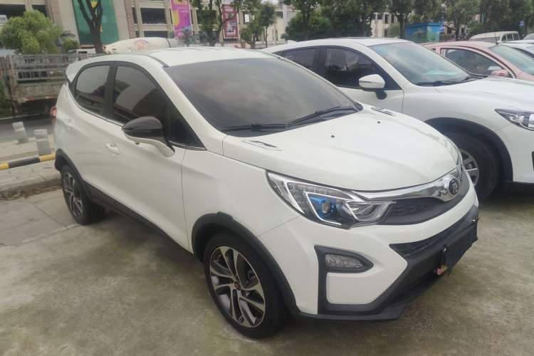 Used BYD Yuan 2016 1.5L Automatic Luxury Version Front Right 45 Deg
