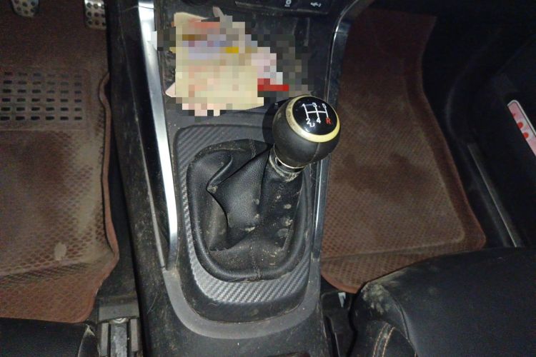 Used BYD Yuan 2016 1.5L Manual Luxury Version Gear Lever