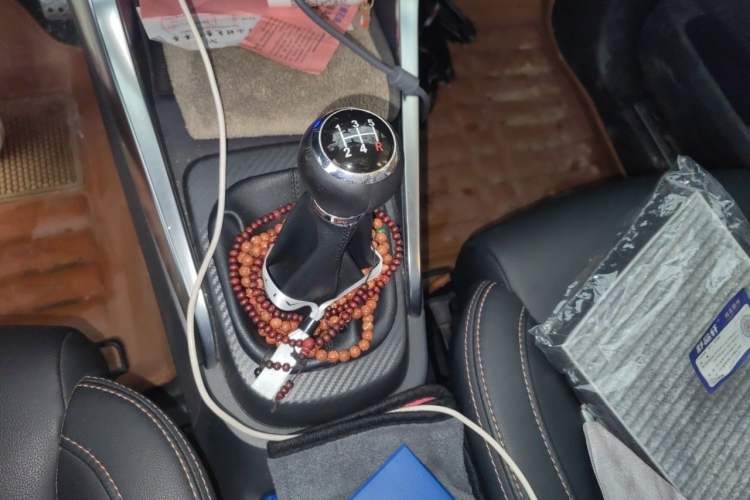 Used BYD Yuan 2016 1.5L Manual Luxury Version Gear Lever