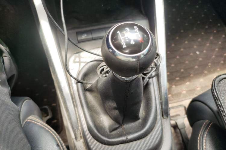 Used BYD Yuan 2016 1.5L Manual Luxury Version Gear Lever