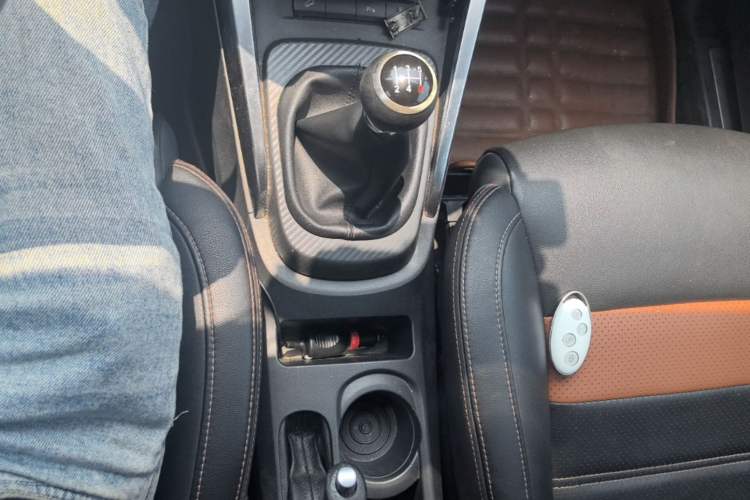 Used BYD Yuan 2016 1.5L Manual Luxury Model Gear Lever
