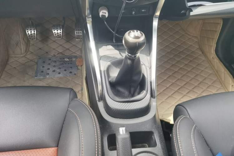 Used BYD Yuan 2016 1.5L Manual Luxury Version Gear Lever