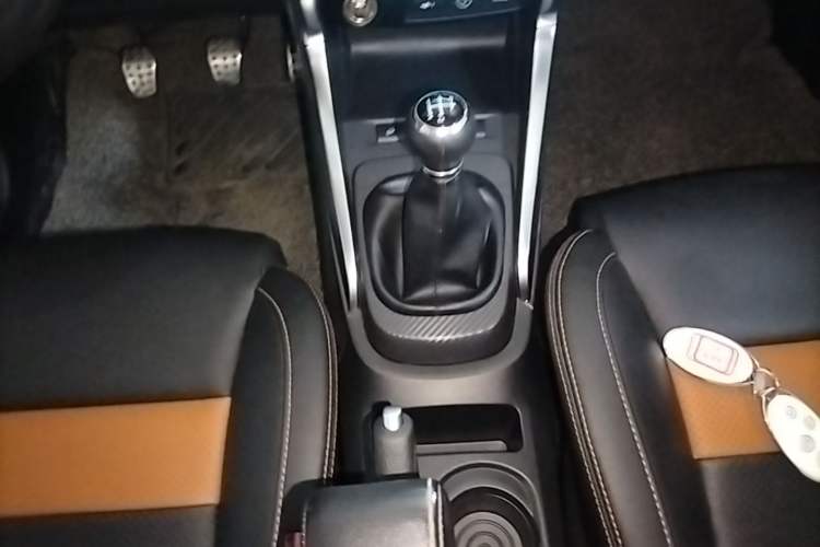 Used BYD Yuan 2016 1.5L Manual Luxury Version Gear Lever
