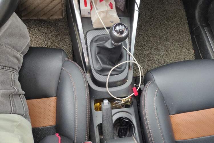 Used BYD Yuan 2016 1.5L Manual Luxury Model Gear Lever
