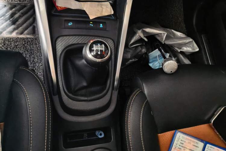 Used BYD Yuan 2016 1.5L Manual Luxury Version Gear Lever