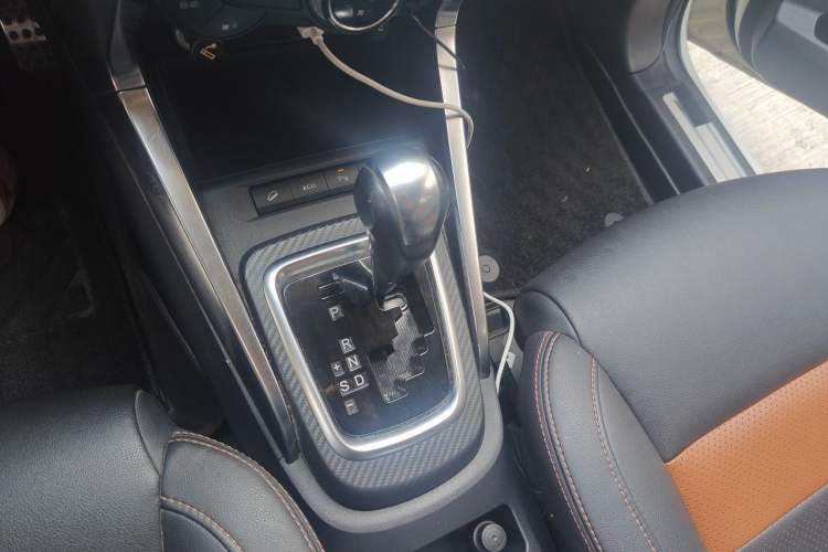 Used BYD Yuan 2016 1.5TID Automatic Luxury Version Gear Lever