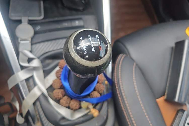Used BYD Yuan 2016 1.5L Manual Luxury Version Gear Lever