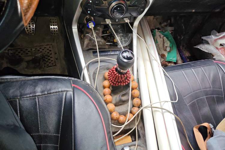 Used BYD Yuan 2016 1.5L Manual Luxury Version Gear Lever