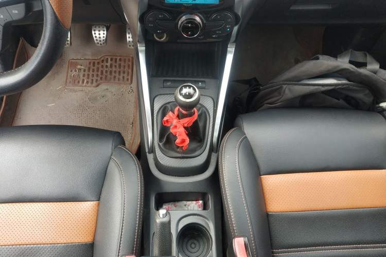 Used BYD Yuan 2016 1.5L Manual Luxury Version Gear Lever