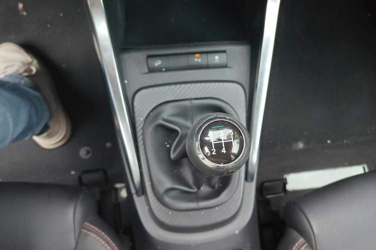 Used BYD Yuan 2016 1.5L Manual Luxury Version Gear Lever