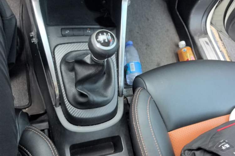 Used BYD Yuan 2016 1.5L Manual Luxury Version Gear Lever